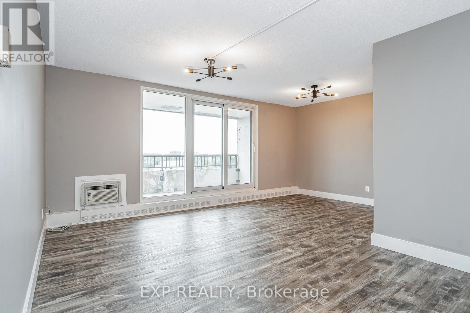 2007 - 1785 Frobisher Lane, Ottawa, Ontario  K1G 3T7 - Photo 4 - X12356638
