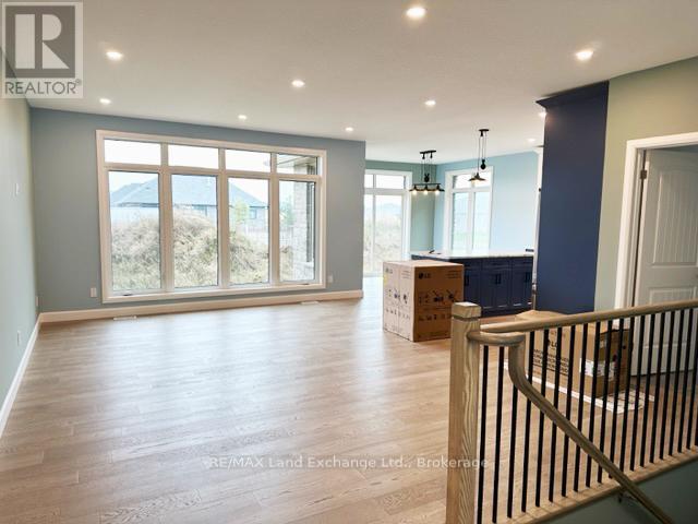 354 Mclean Crescent, Saugeen Shores, Ontario  N0H 2C3 - Photo 3 - X12356608