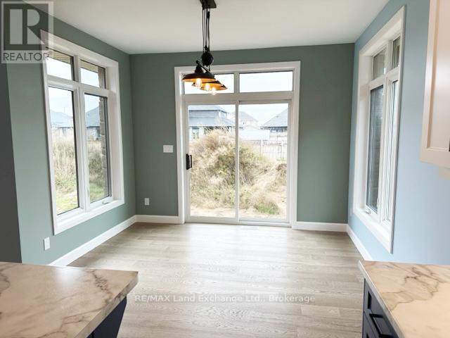 354 Mclean Crescent, Saugeen Shores, Ontario  N0H 2C3 - Photo 5 - X12356608