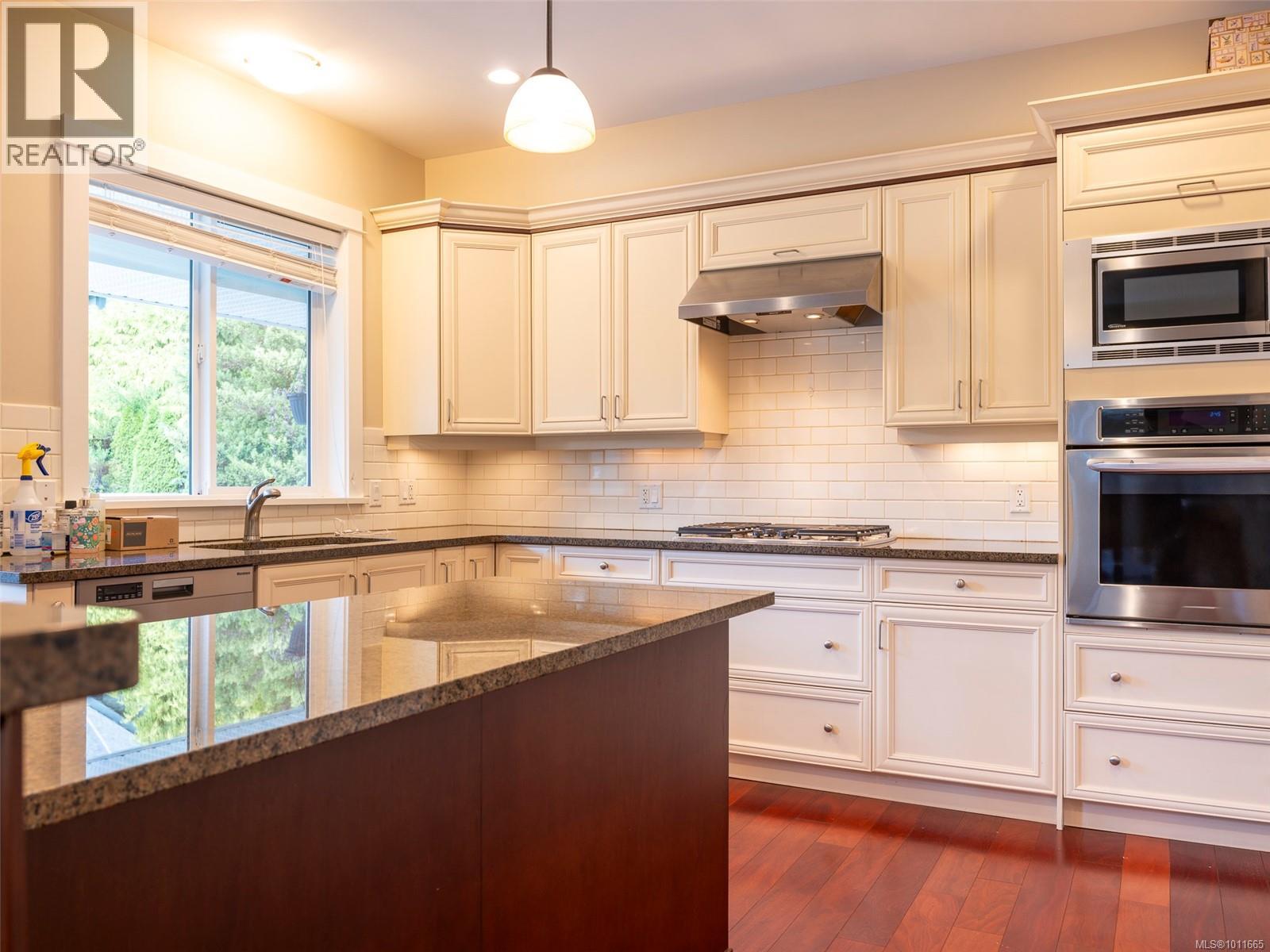 3 1290 Richardson St, Victoria, British Columbia