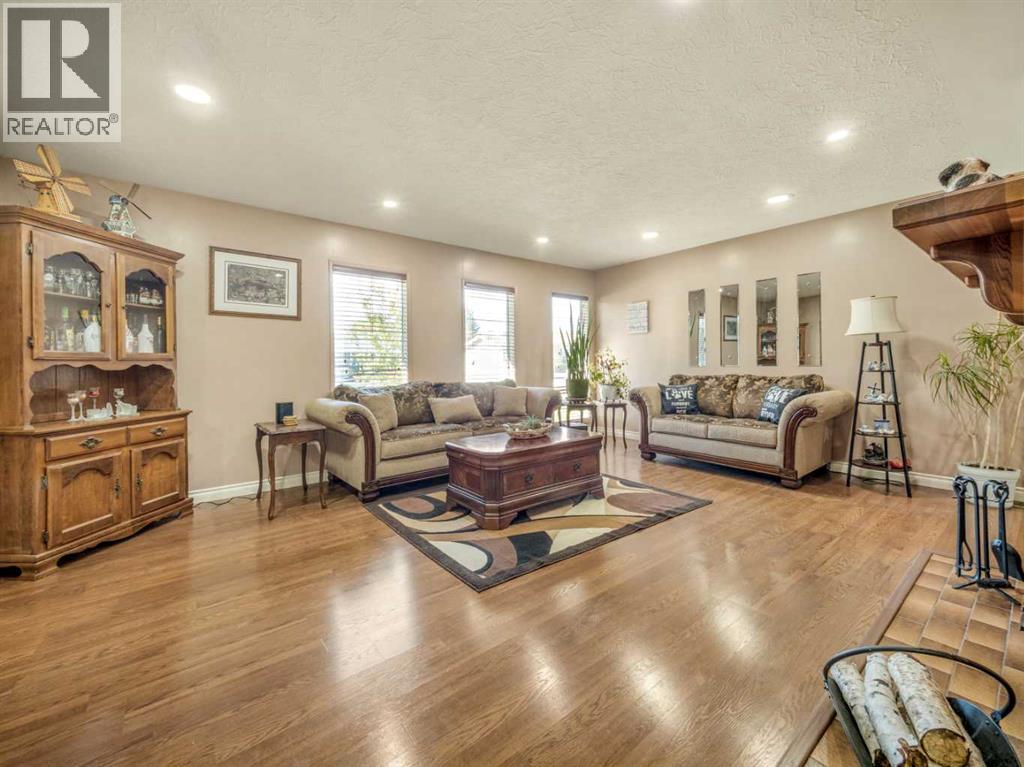 Property at 1611 24 Street S image 4