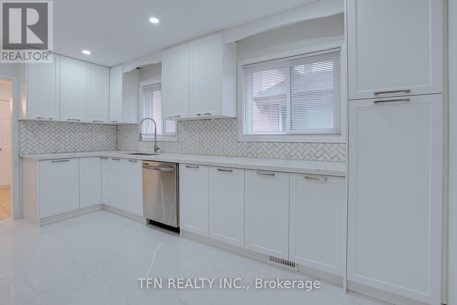 Upper - 25 Karen Road, Toronto, Ontario  M3A 3L5 - Photo 13 - C12356621