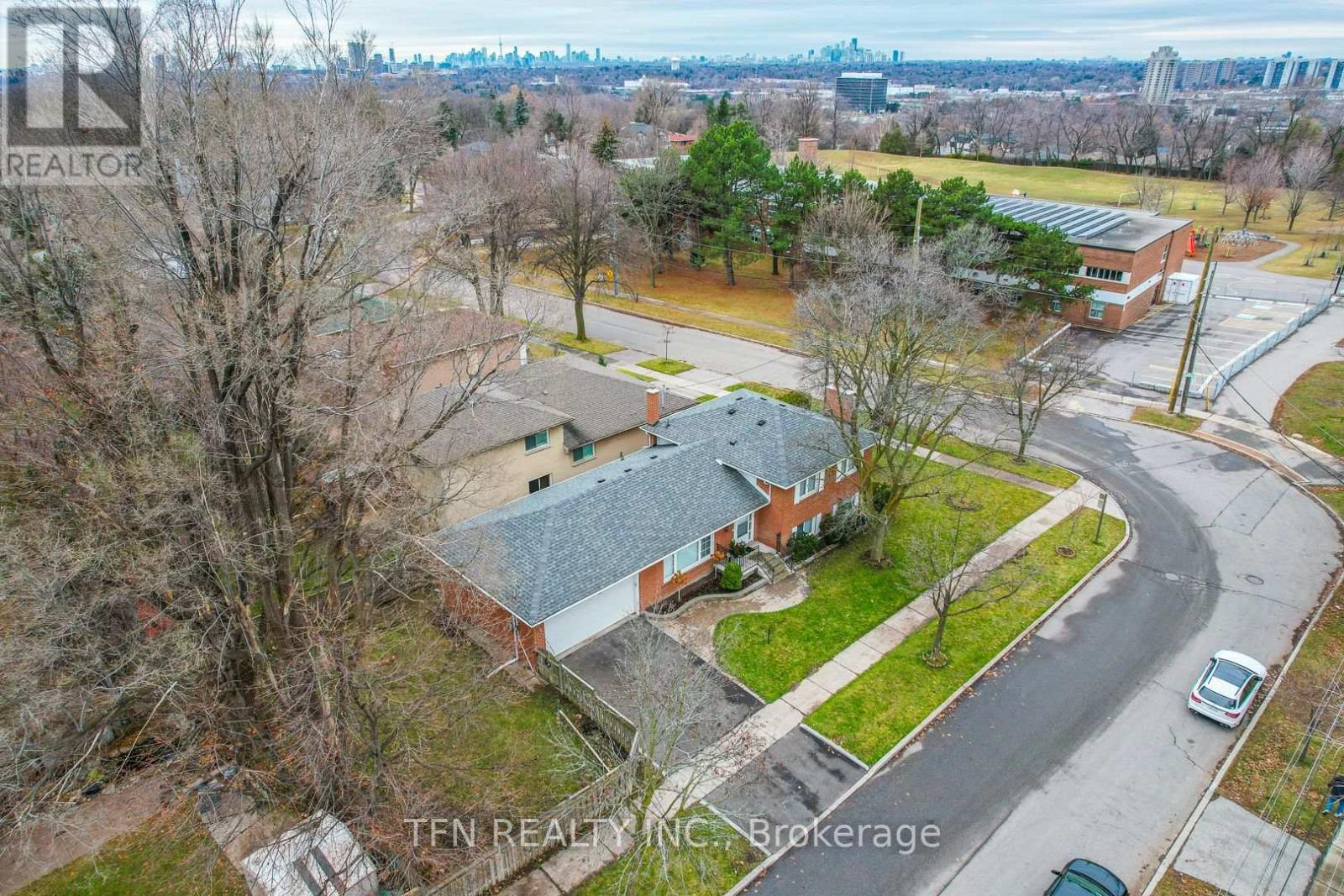 Upper - 25 Karen Road, Toronto, Ontario  M3A 3L5 - Photo 2 - C12356621