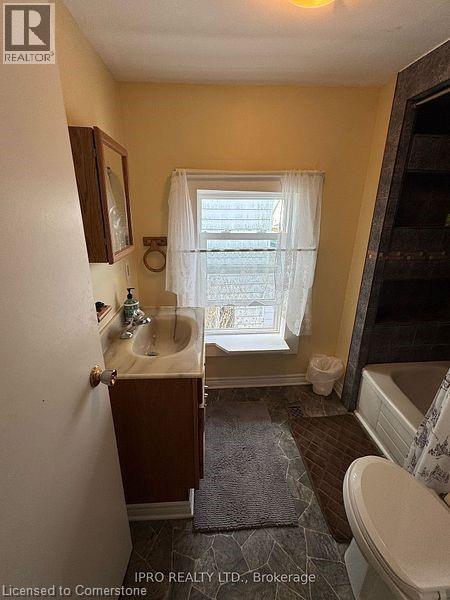 279 Charlotte Street, Port Stanley, Ontario  N5L 1A8 - Photo 3 - 40758364