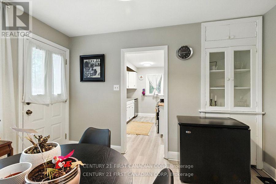 330 Glenrose Drive, London South, Ontario  N6K 2A8 - Photo 12 - X12356755