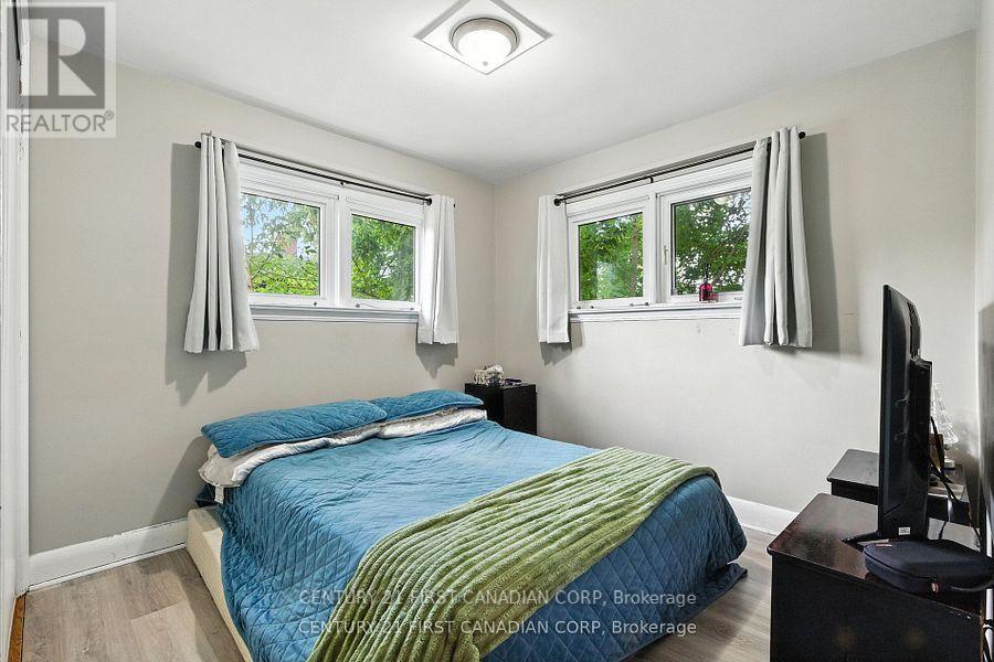 330 Glenrose Drive, London South, Ontario  N6K 2A8 - Photo 18 - X12356755