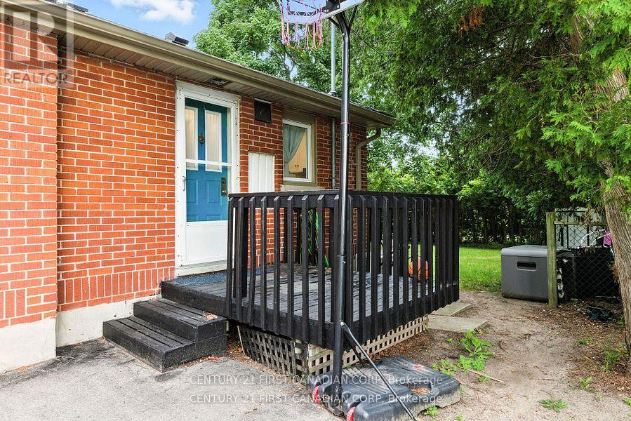 330 Glenrose Drive, London South, Ontario  N6K 2A8 - Photo 23 - X12356755