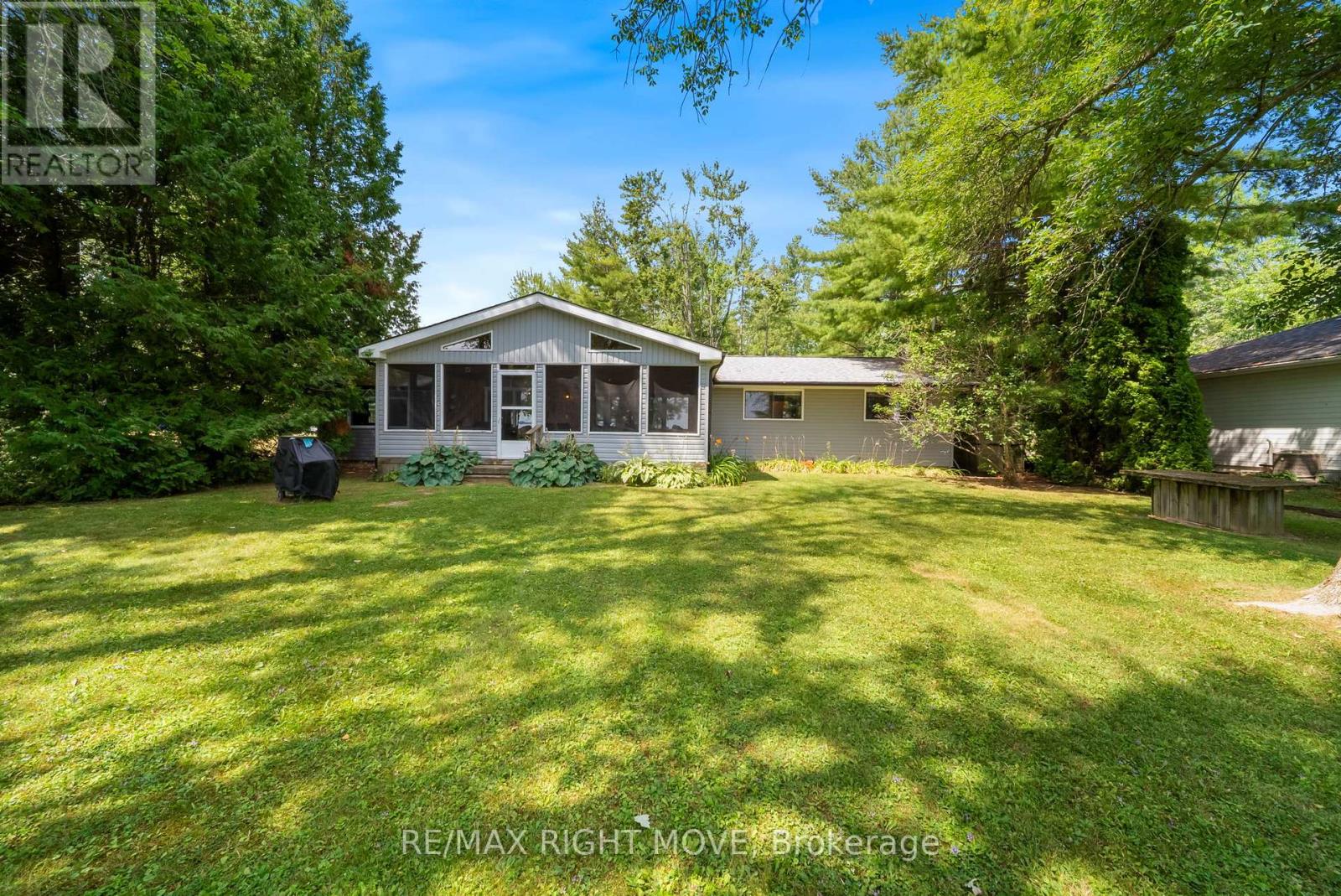 2551 Amigo Drive, Severn (West Shore), Ontario  L3V 6H3 - Photo 18 - S12356539