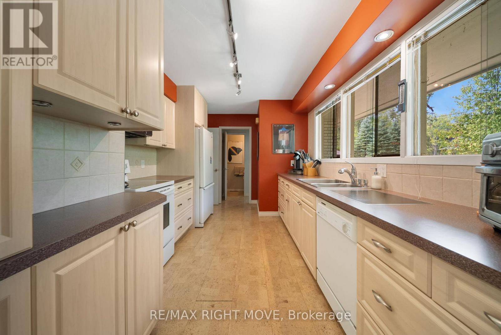 Property at 2551 AMIGO DRIVE image 3