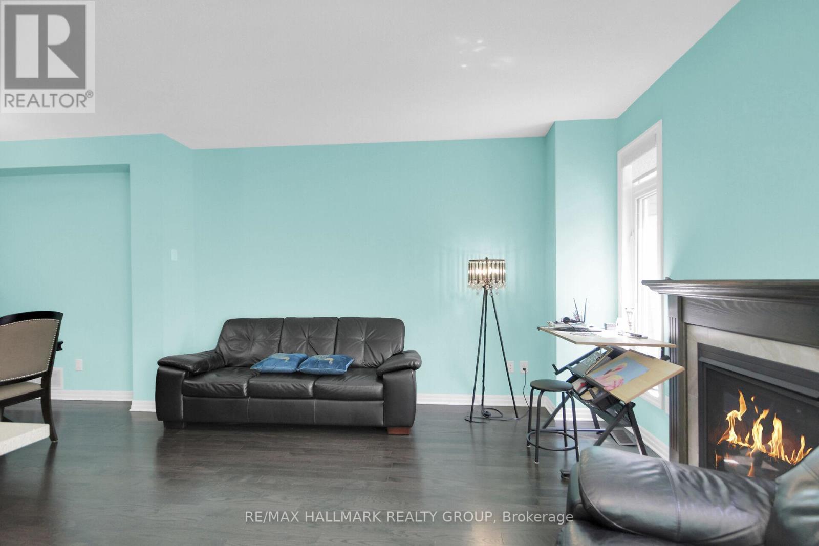 117 Overberg Way, Ottawa, Ontario  K2S 0V9 - Photo 10 - X12356700