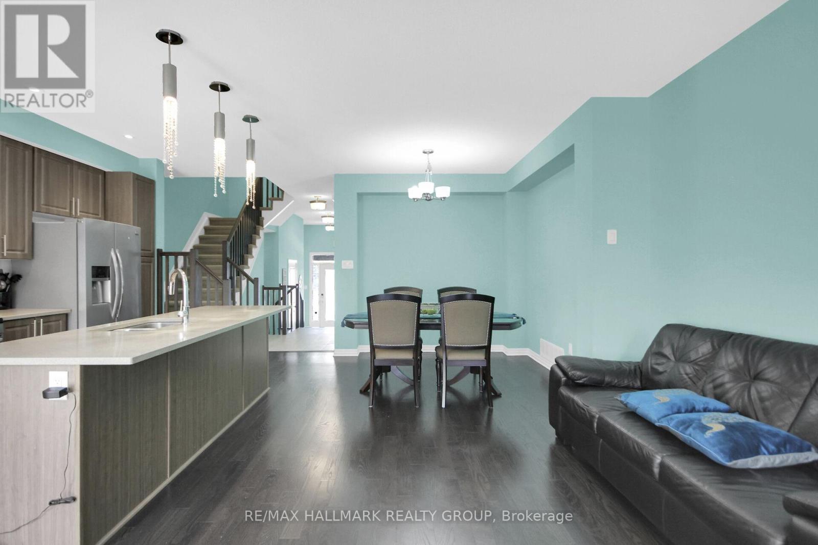 117 Overberg Way, Ottawa, Ontario  K2S 0V9 - Photo 12 - X12356700