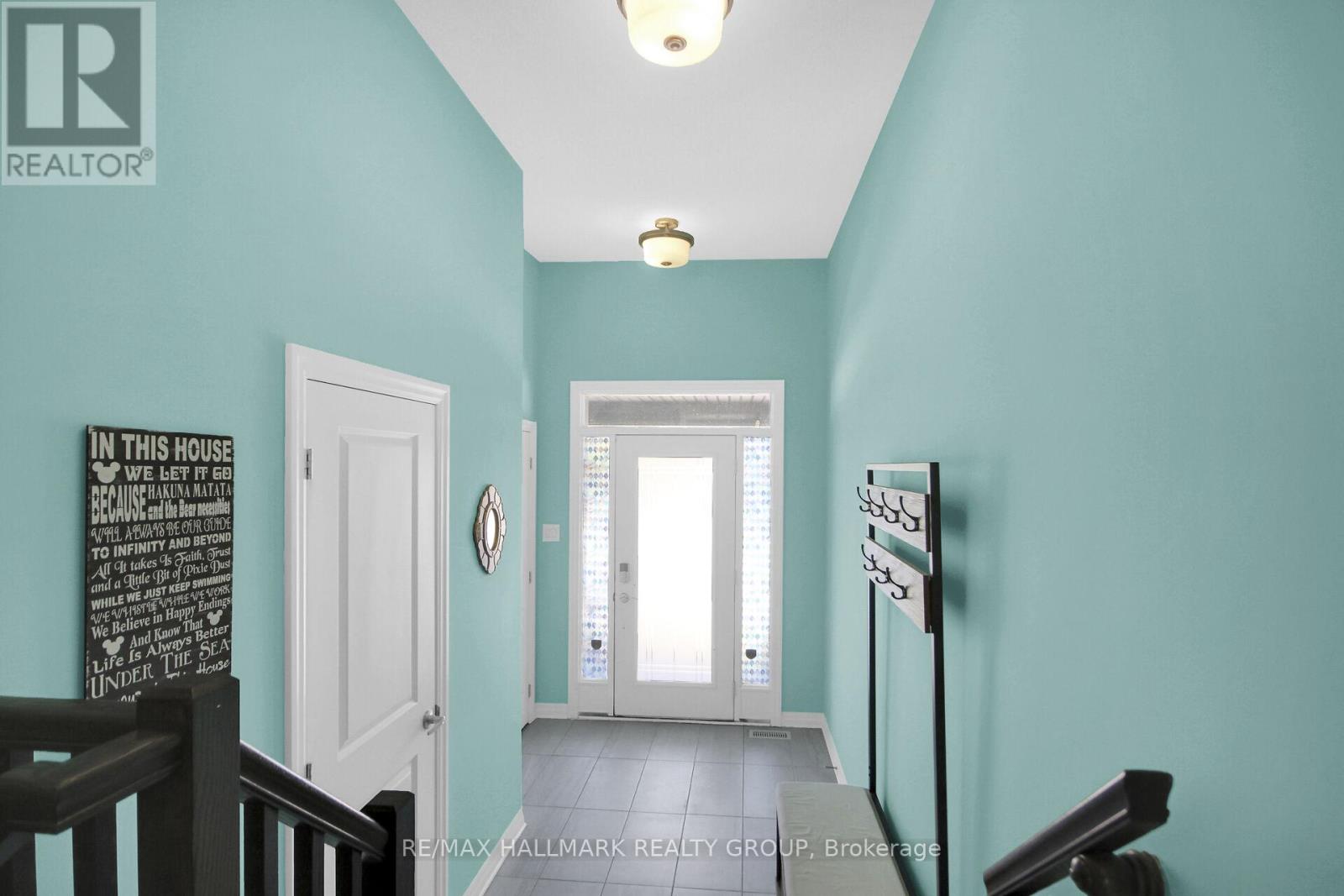 117 Overberg Way, Ottawa, Ontario  K2S 0V9 - Photo 2 - X12356700