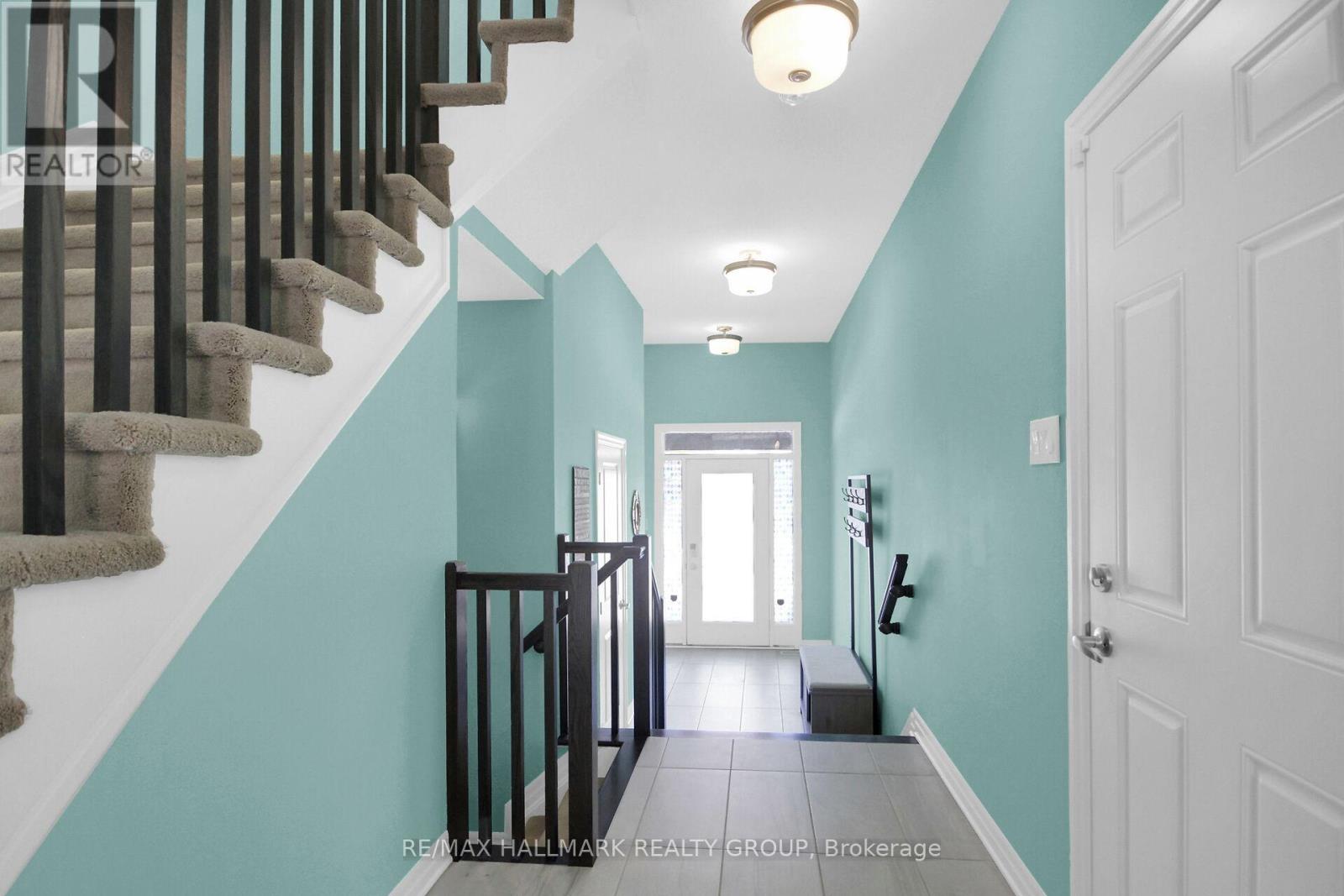 117 Overberg Way, Ottawa, Ontario  K2S 0V9 - Photo 3 - X12356700