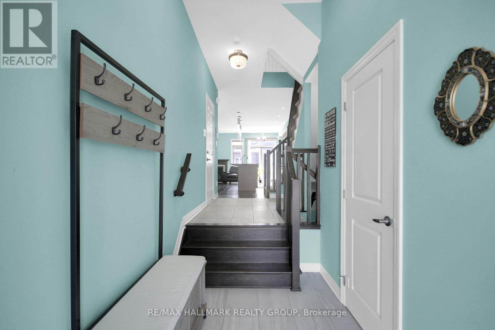 117 Overberg Way, Ottawa, Ontario  K2S 0V9 - Photo 5 - X12356700
