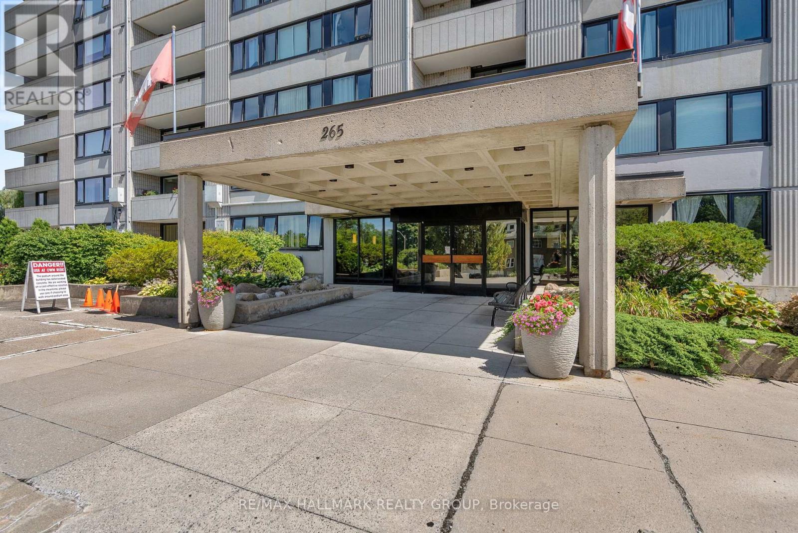 806 - 265 Poulin Avenue, Ottawa, Ontario  K2B 7Y8 - Photo 2 - X12356702