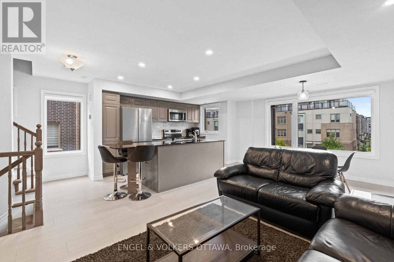 782 Mikinak Road, Ottawa, Ontario  K1K 5A5 - Photo 12 - X12356751