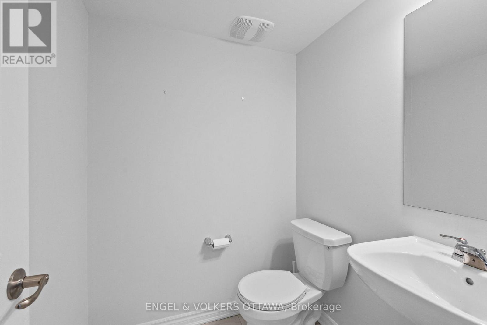 782 Mikinak Road, Ottawa, Ontario  K1K 5A5 - Photo 13 - X12356751