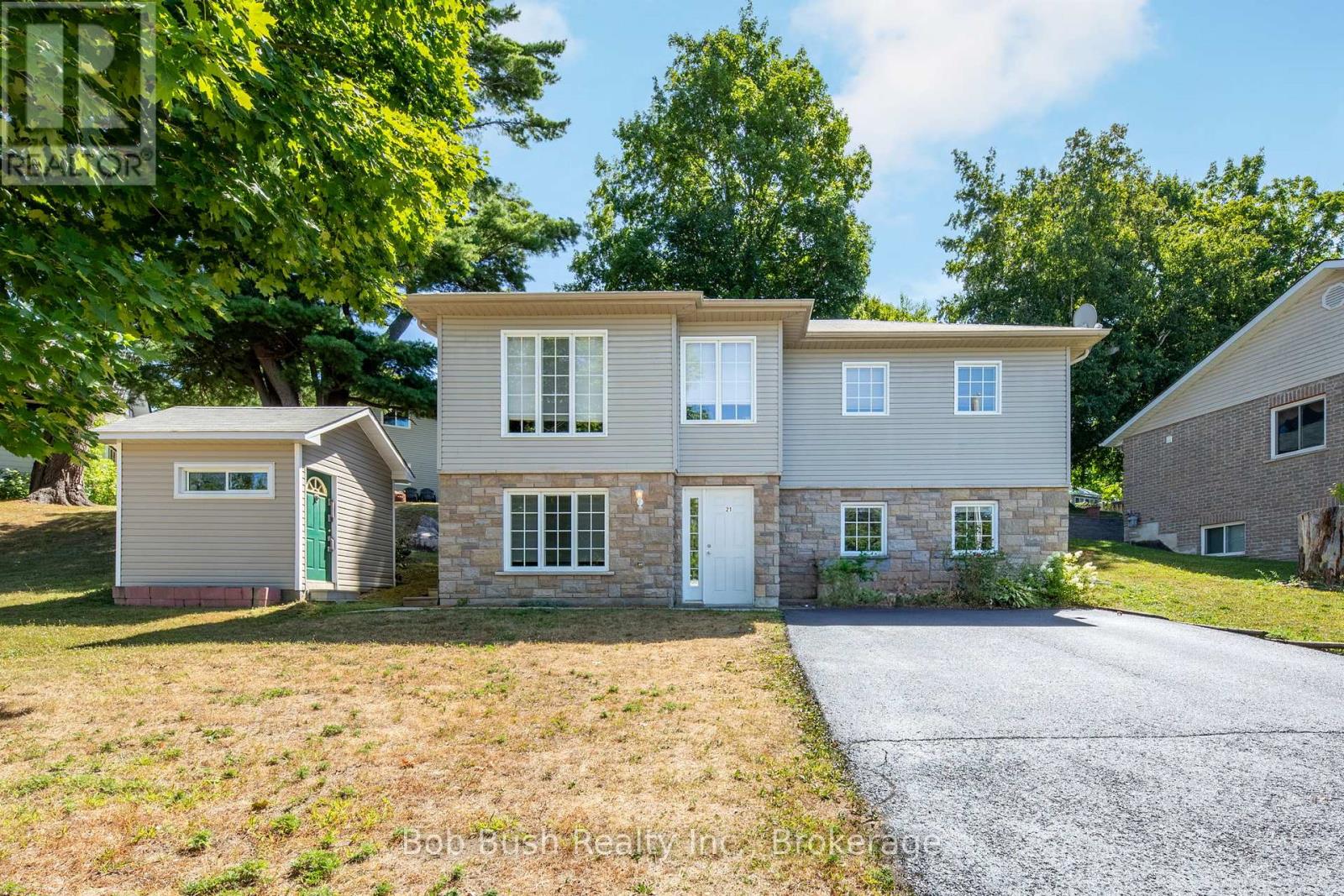 21 Church Street, Penetanguishene, Ontario  L9M 1A9 - Photo 33 - S12355433