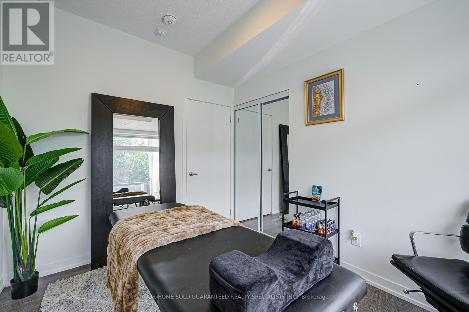 302 - 135 Canon Jackson Drive, Toronto, Ontario  M6M 0C3 - Photo 10 - W12356551