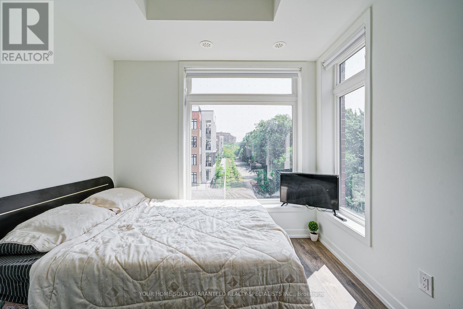 302 - 135 Canon Jackson Drive, Toronto, Ontario  M6M 0C3 - Photo 12 - W12356551