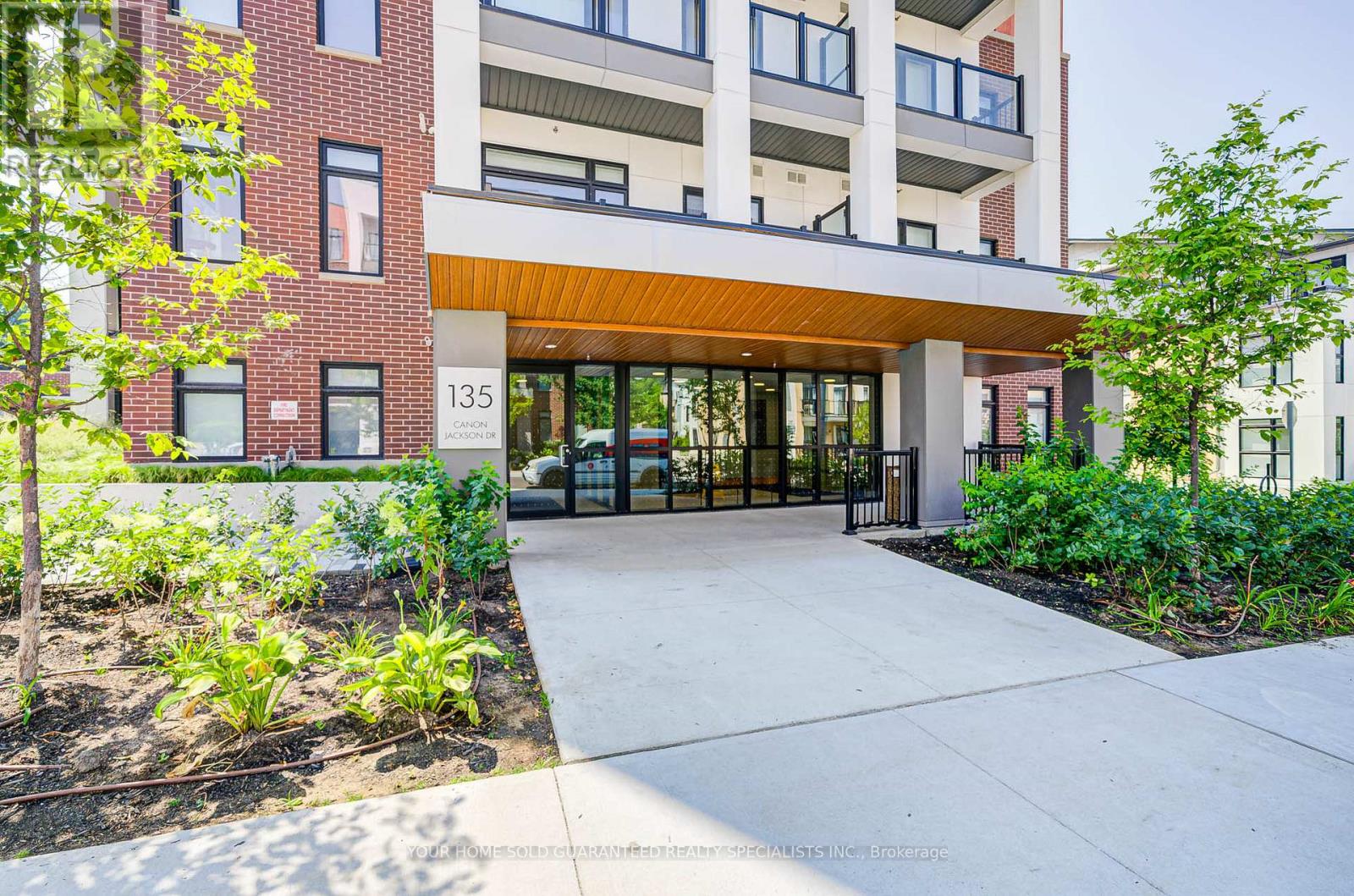 302 - 135 Canon Jackson Drive, Toronto, Ontario  M6M 0C3 - Photo 2 - W12356551