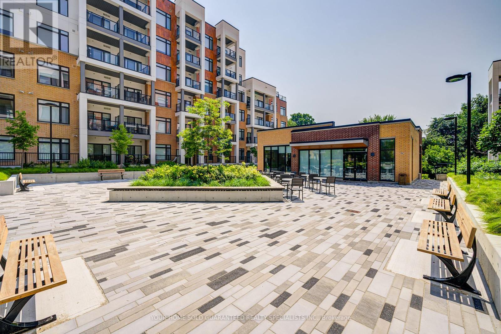 302 - 135 Canon Jackson Drive, Toronto, Ontario  M6M 0C3 - Photo 3 - W12356551