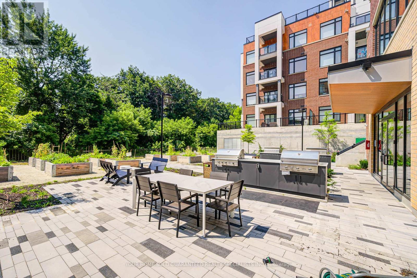 302 - 135 Canon Jackson Drive, Toronto, Ontario  M6M 0C3 - Photo 4 - W12356551