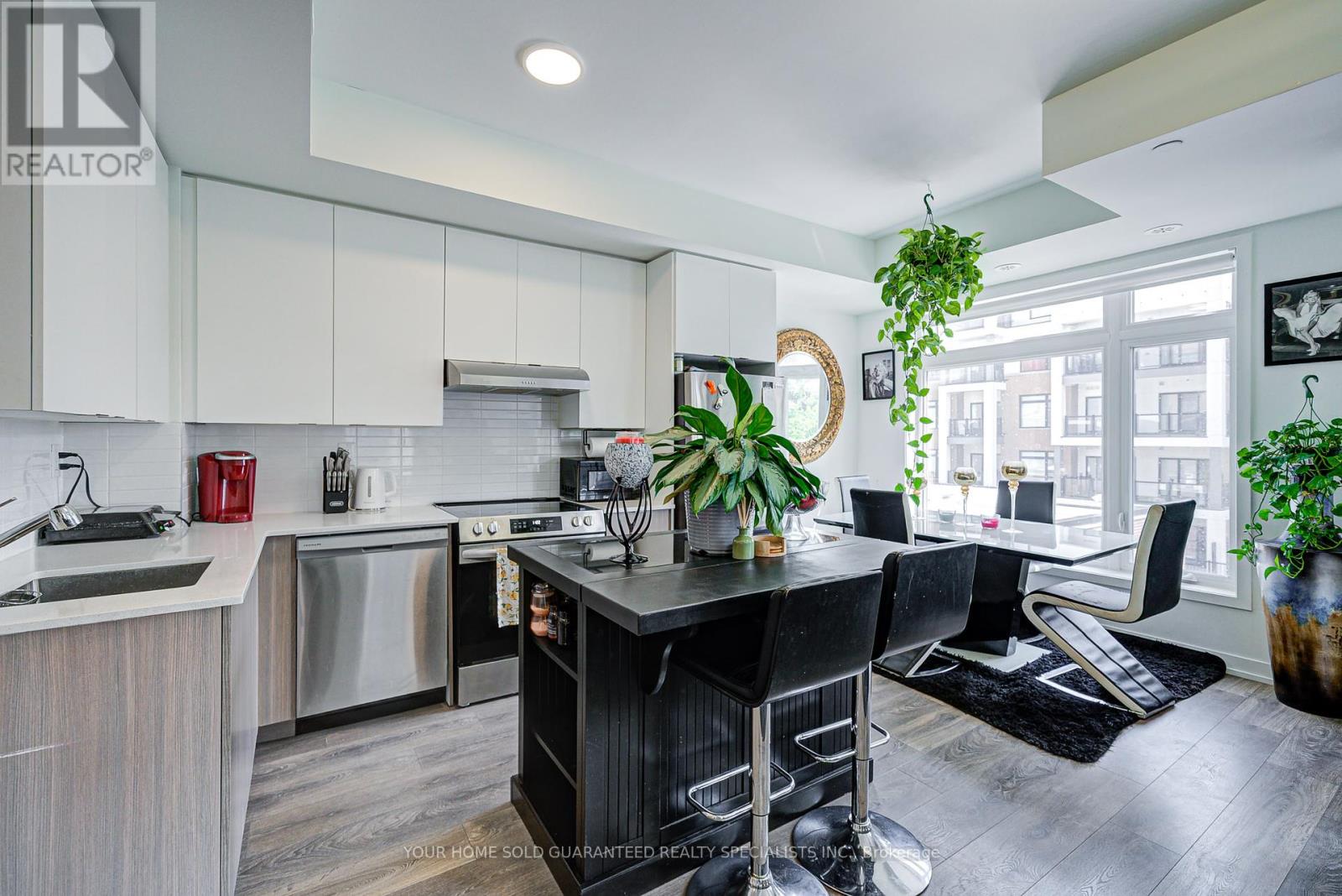 302 - 135 Canon Jackson Drive, Toronto, Ontario  M6M 0C3 - Photo 5 - W12356551