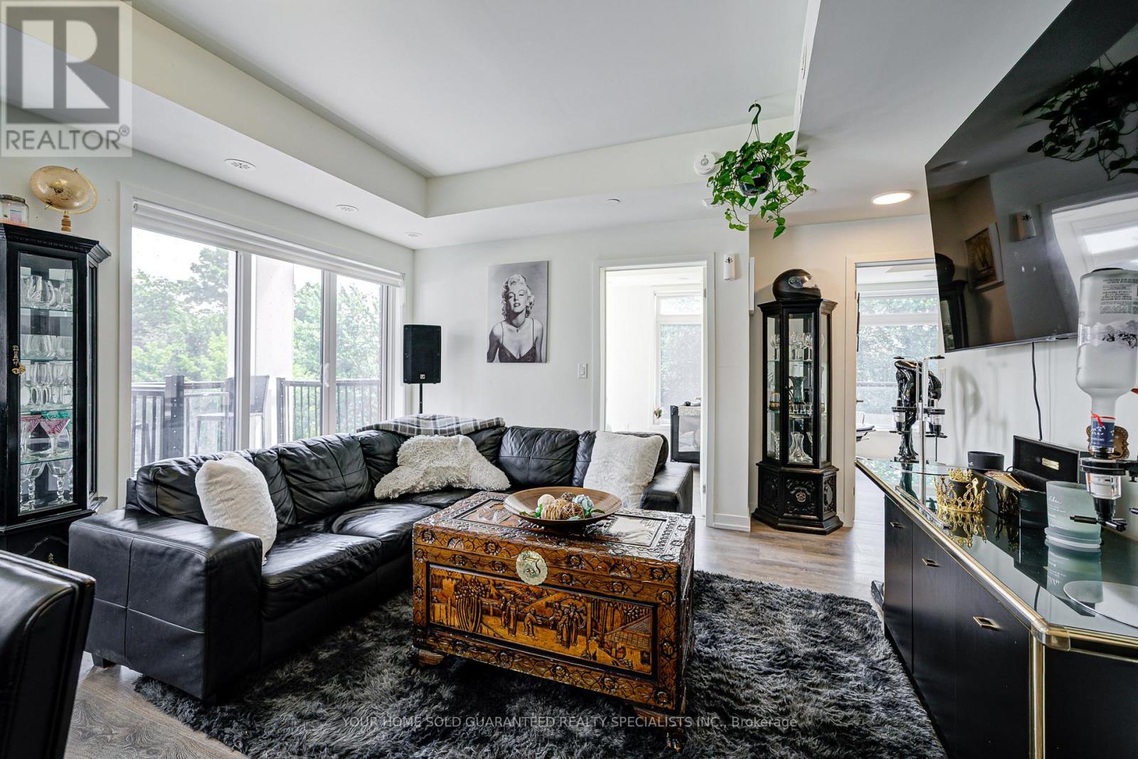 302 - 135 Canon Jackson Drive, Toronto, Ontario  M6M 0C3 - Photo 6 - W12356551