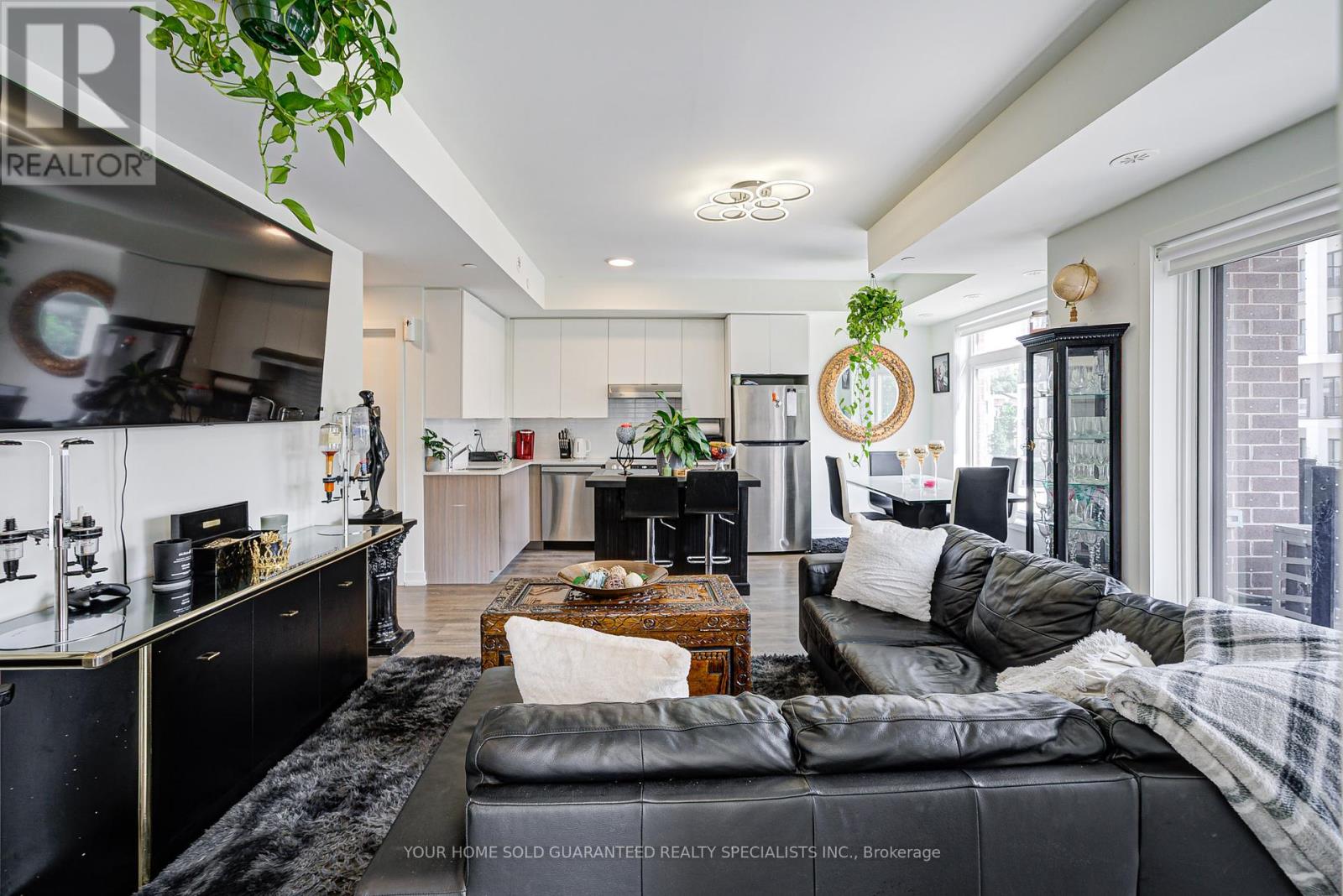 302 - 135 Canon Jackson Drive, Toronto, Ontario  M6M 0C3 - Photo 8 - W12356551