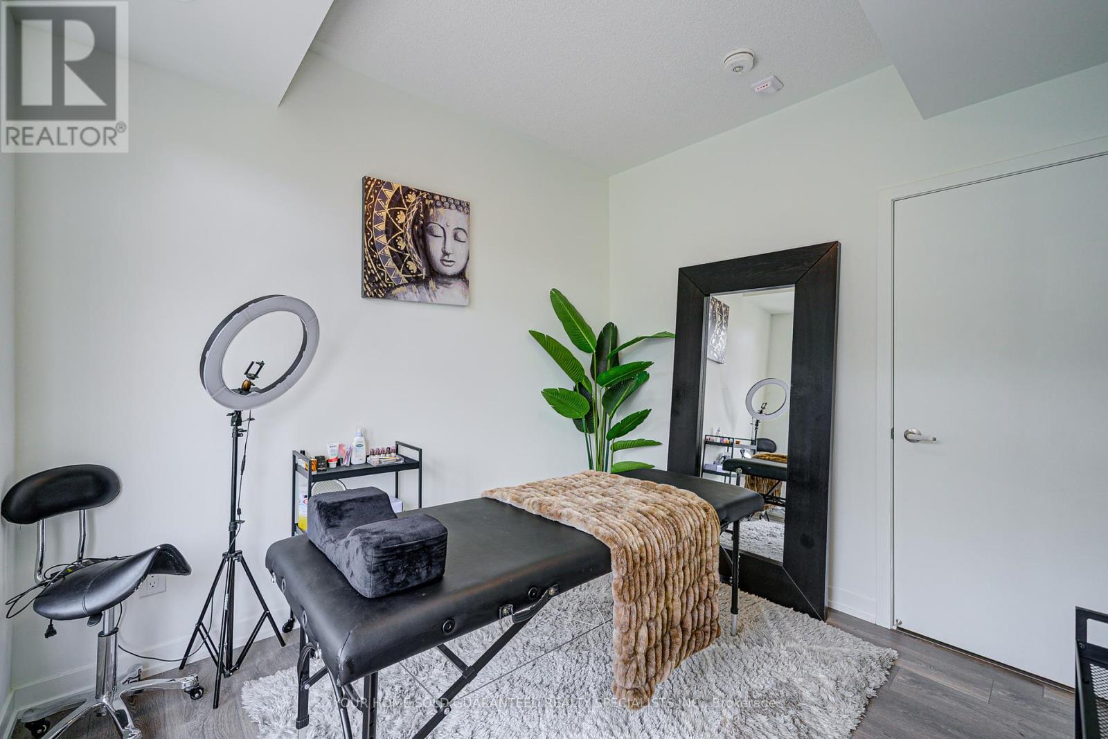 302 - 135 Canon Jackson Drive, Toronto, Ontario  M6M 0C3 - Photo 9 - W12356551