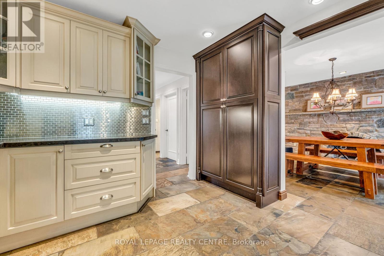 1593 Glenburnie Road, Mississauga, Ontario  L5G 3C9 - Photo 22 - W12356590