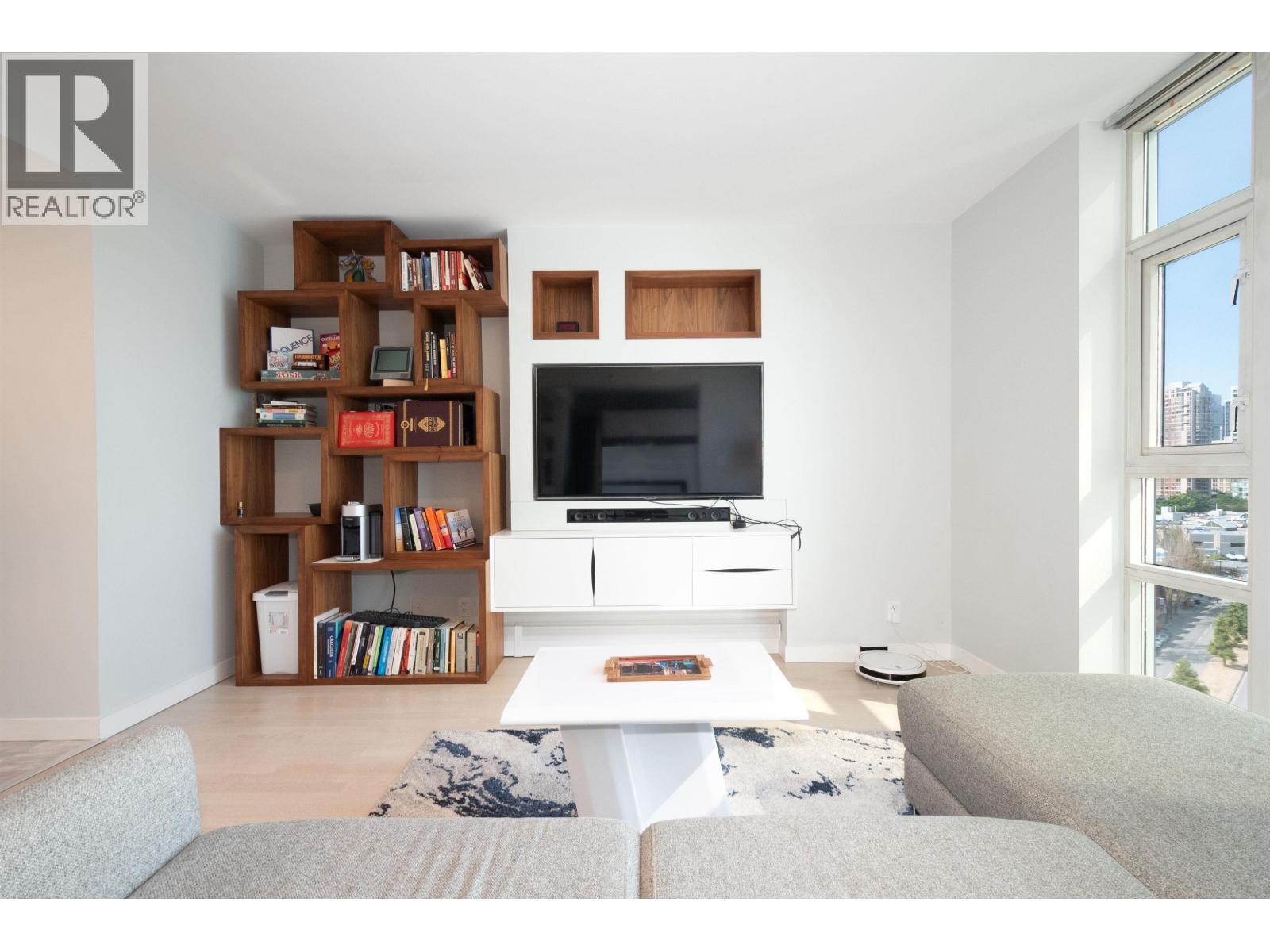 1703 198 Aquarius Mews, Vancouver, British Columbia  V6Z 2Y4 - Photo 2 - R3039261