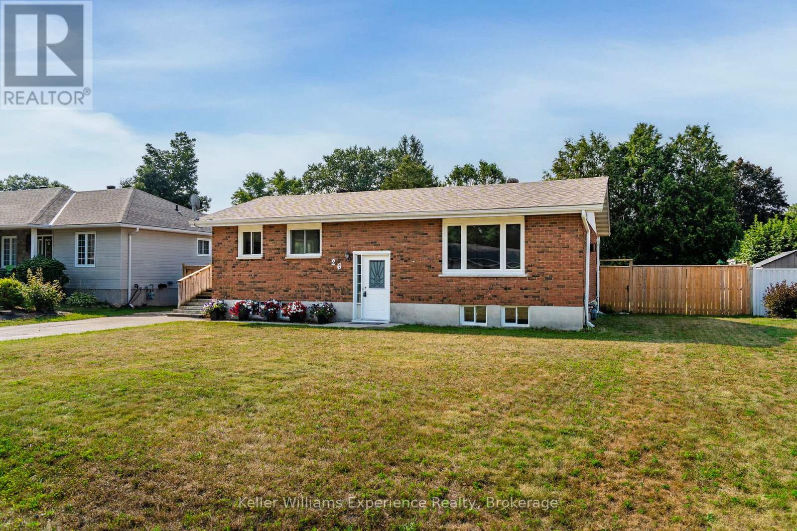 26 Richelieu Street, Penetanguishene, Ontario  L9M 1H3 - Photo 1 - S12356729