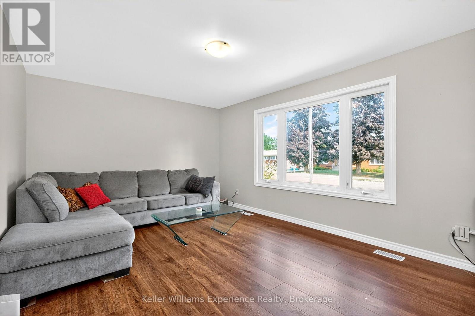26 Richelieu Street, Penetanguishene, Ontario  L9M 1H3 - Photo 12 - S12356729