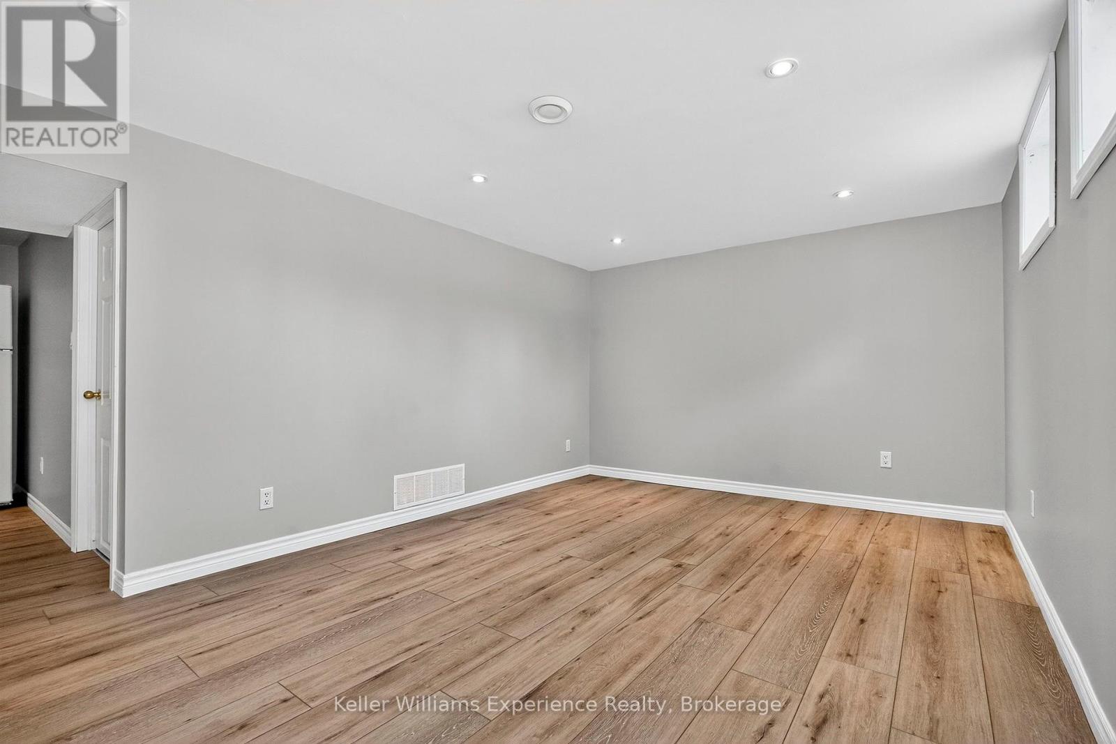 26 Richelieu Street, Penetanguishene, Ontario  L9M 1H3 - Photo 18 - S12356729