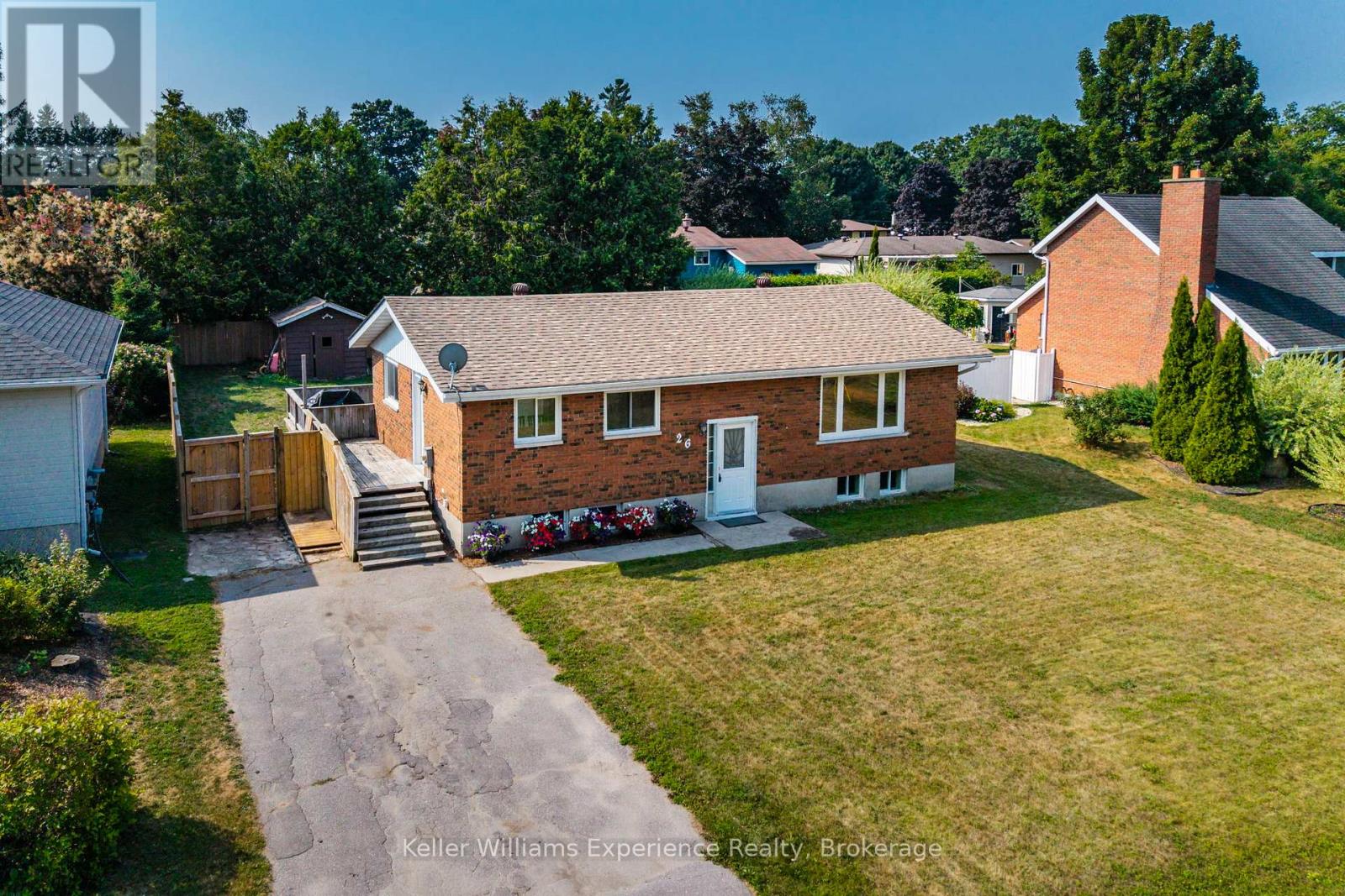 26 Richelieu Street, Penetanguishene, Ontario  L9M 1H3 - Photo 2 - S12356729