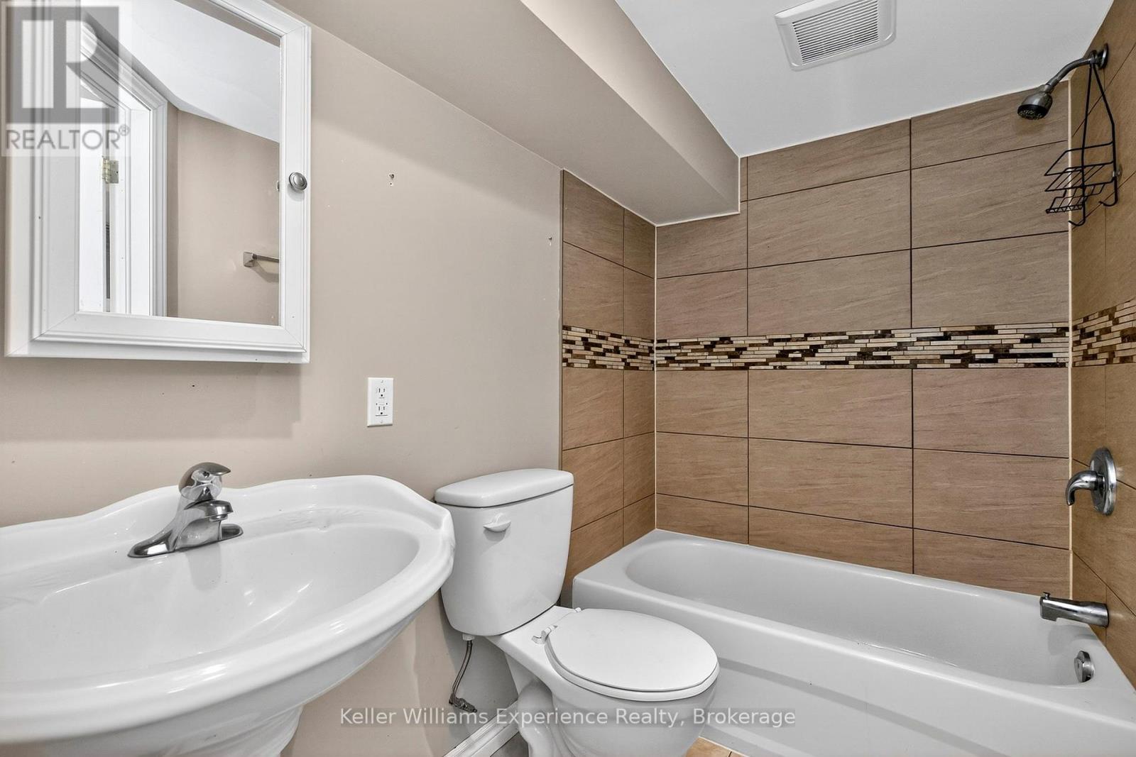 26 Richelieu Street, Penetanguishene, Ontario  L9M 1H3 - Photo 23 - S12356729