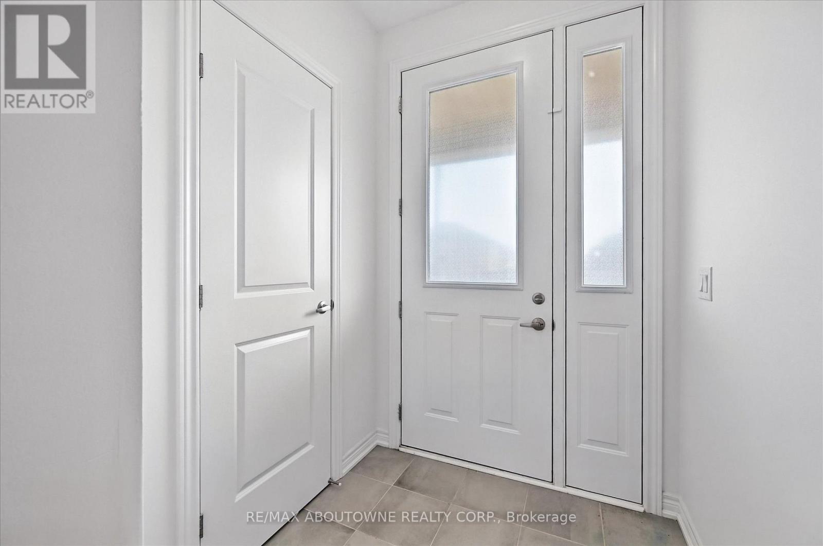 353 Raymond Road, Hamilton, Ontario  L9K 0J8 - Photo 2 - X12356547