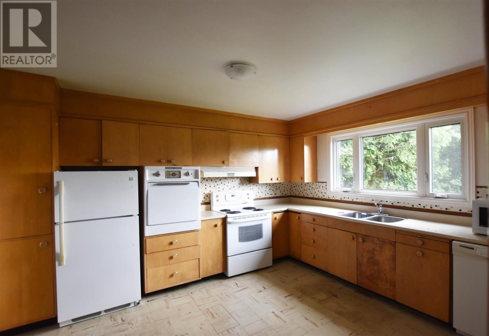 1015 Queen St E, Sault Ste. Marie, Ontario  P6A 2C2 - Photo 18 - SM252336