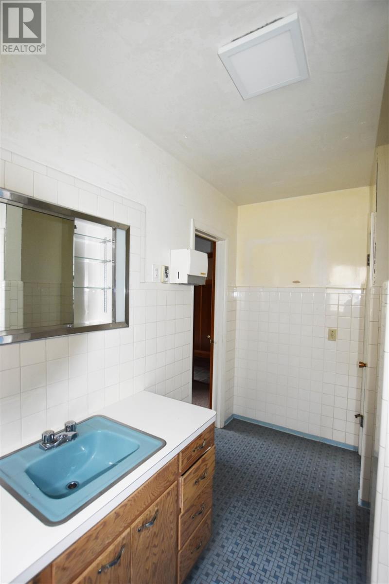 1015 Queen St E, Sault Ste. Marie, Ontario  P6A 2C2 - Photo 21 - SM252336