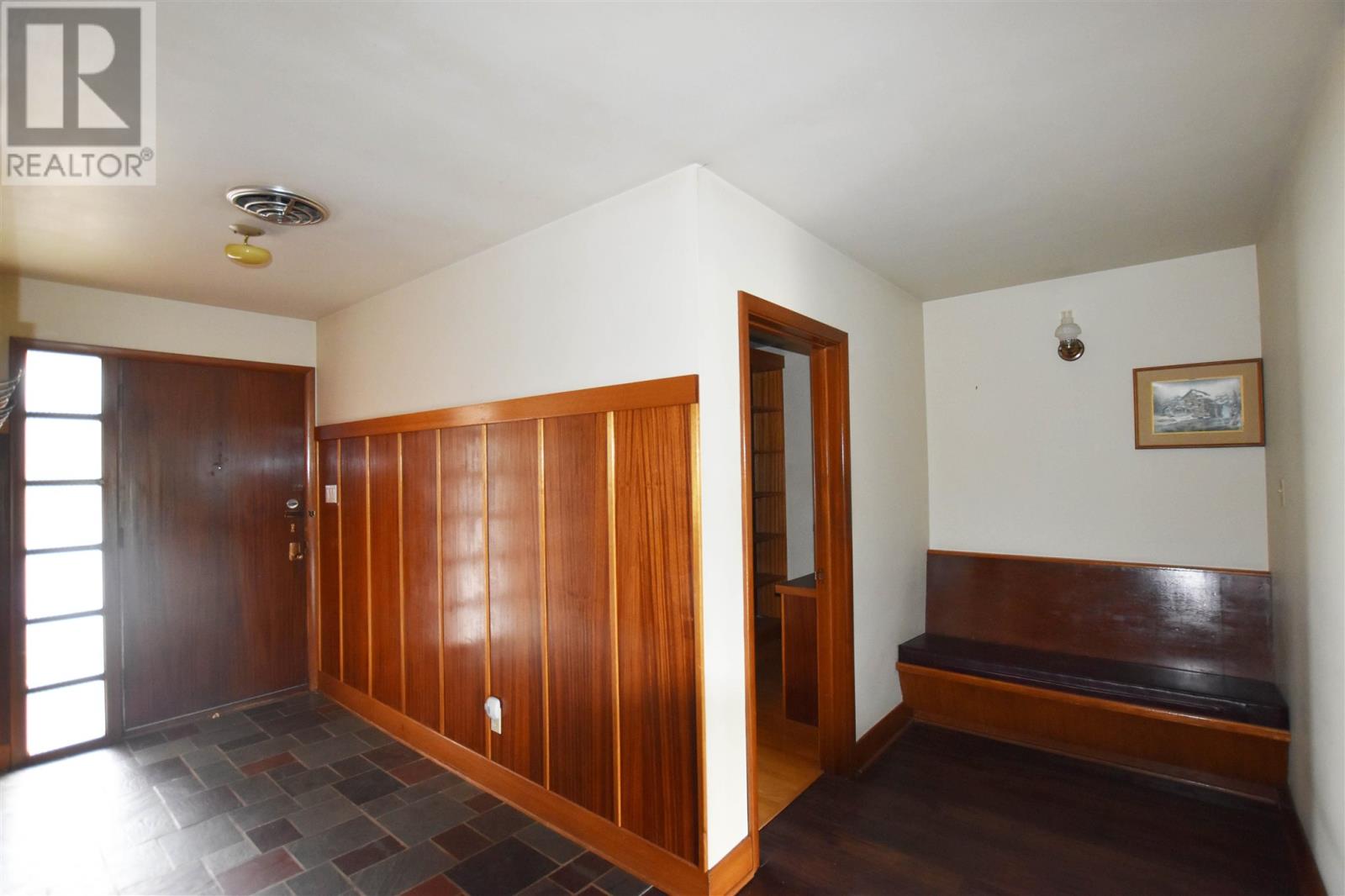 1015 Queen St E, Sault Ste. Marie, Ontario  P6A 2C2 - Photo 5 - SM252336