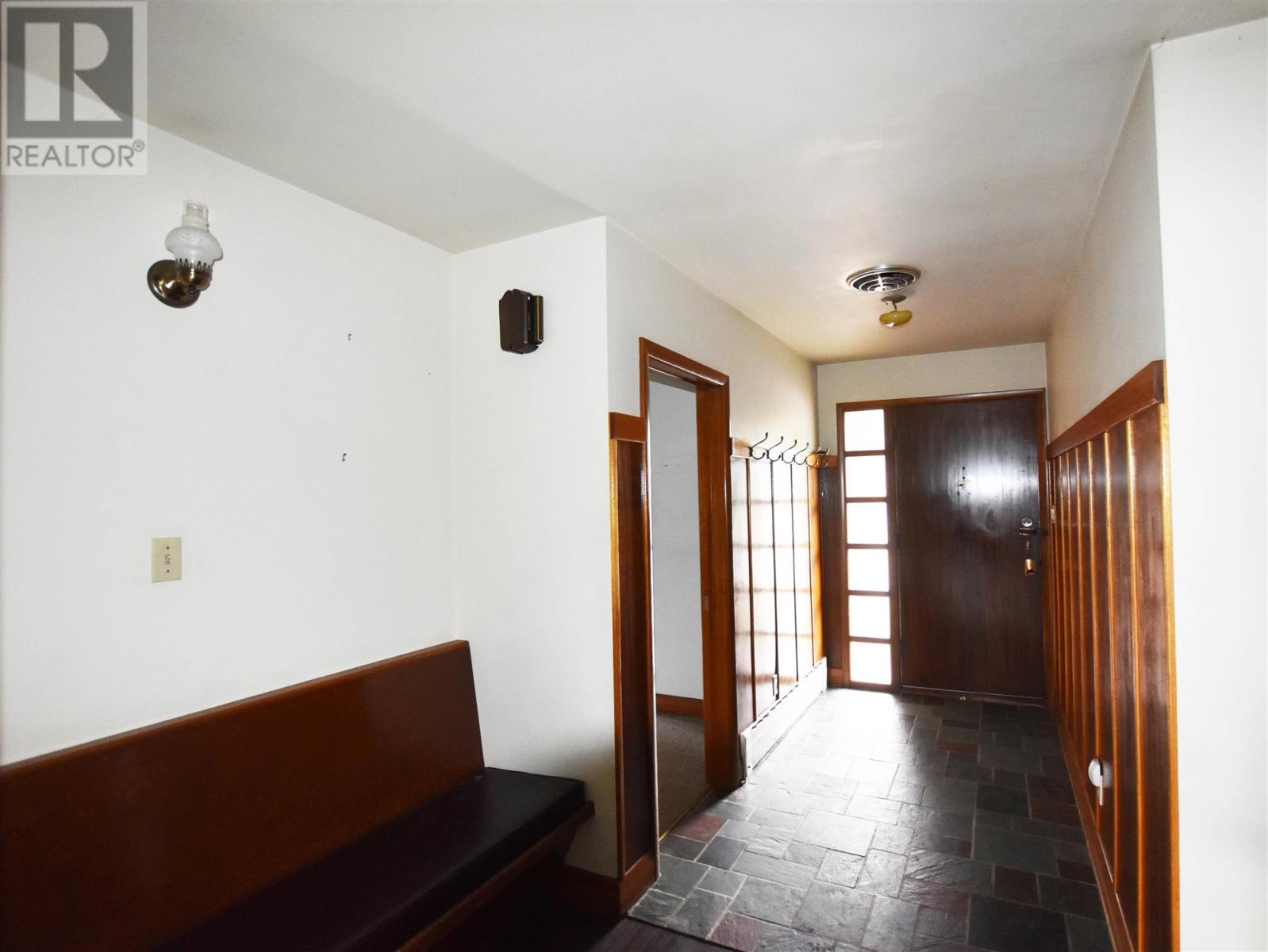 1015 Queen St E, Sault Ste. Marie, Ontario  P6A 2C2 - Photo 6 - SM252336