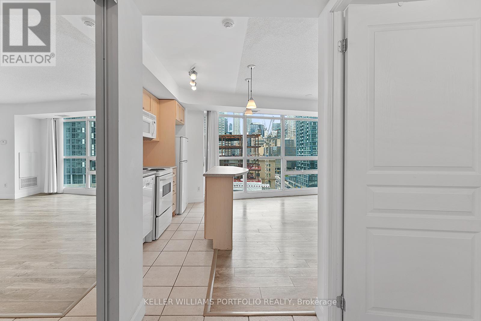 1104 - 18 Yonge Street, Toronto, Ontario  M5E 1Z8 - Photo 2 - C12356710