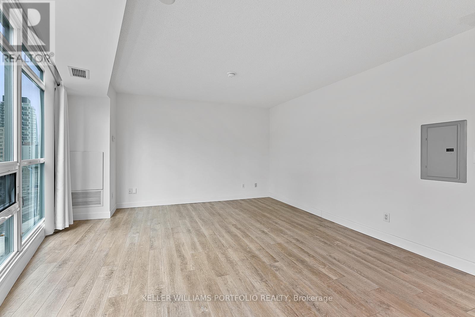 1104 - 18 Yonge Street, Toronto, Ontario  M5E 1Z8 - Photo 6 - C12356710