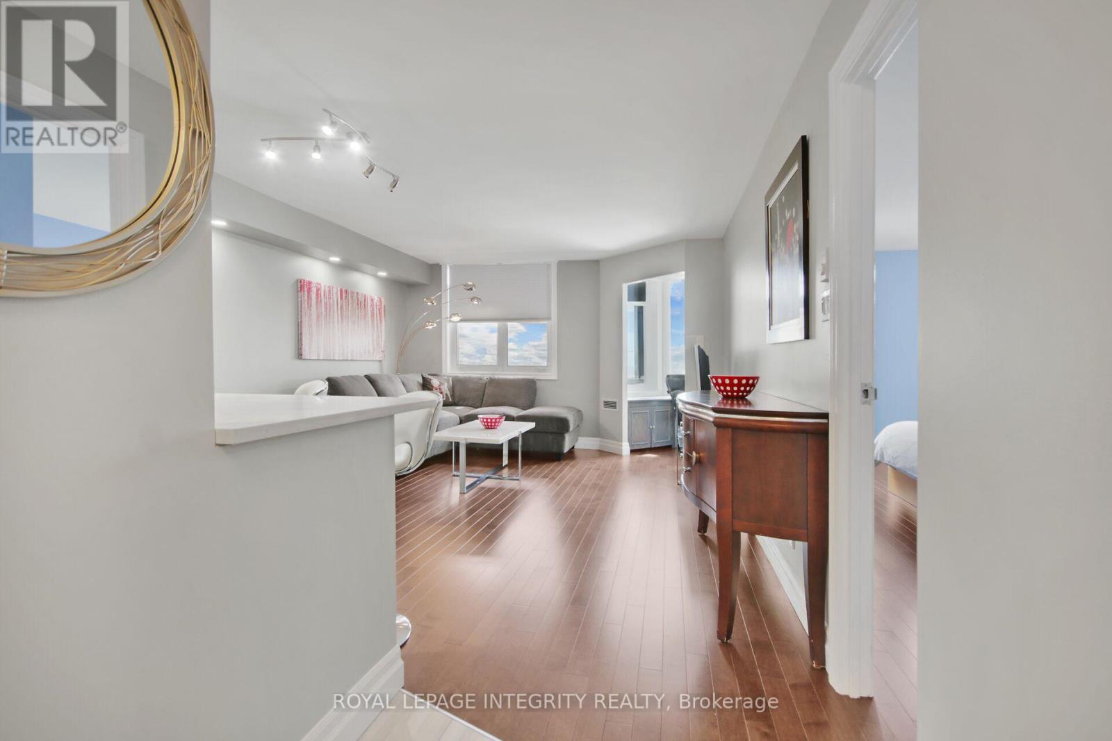 918 - 1025 Grenon Avenue, Ottawa, Ontario  K2B 8G8 - Photo 2 - X12356780