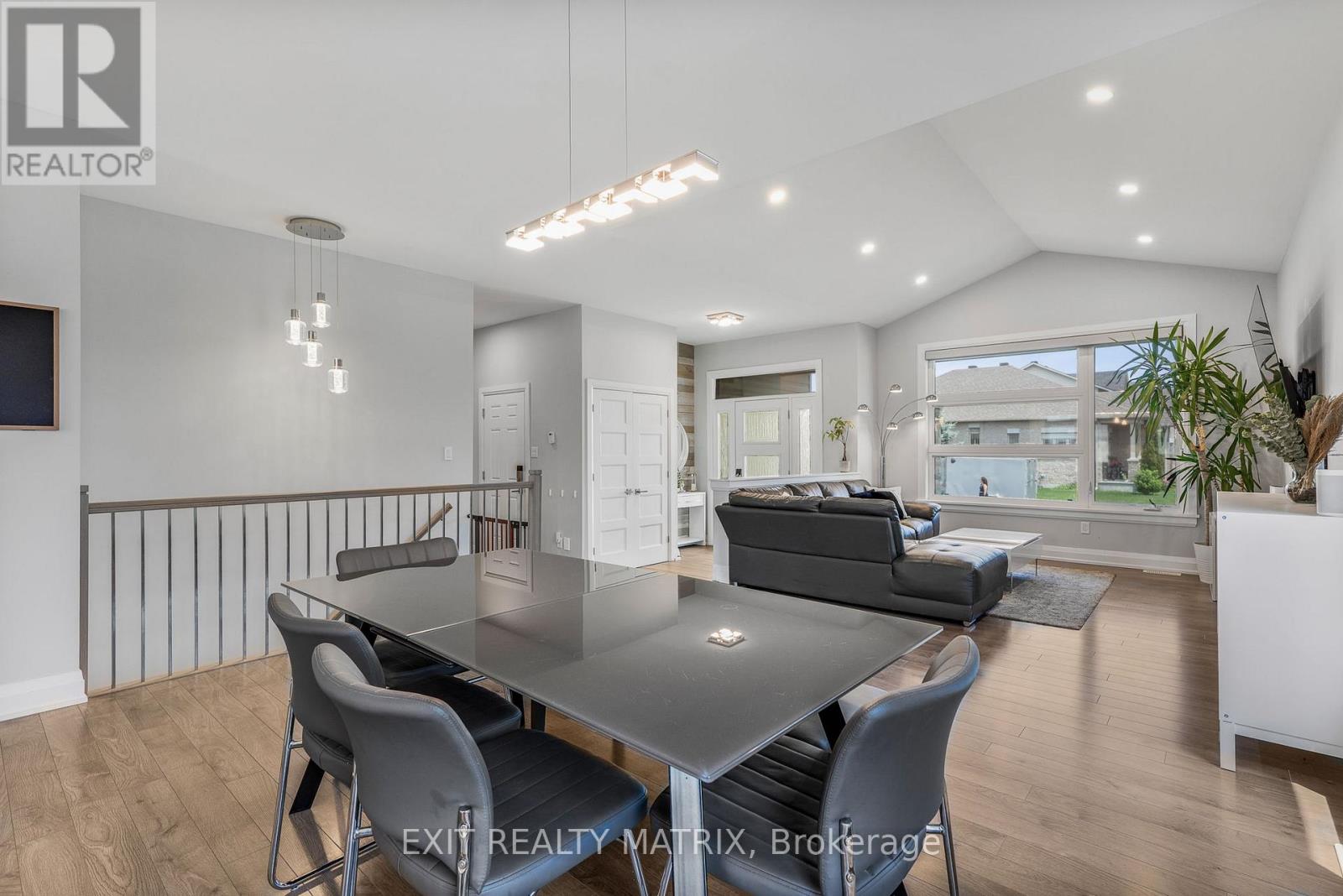101 Lyon Street, Russell, Ontario  K0A 1W0 - Photo 10 - X12356863