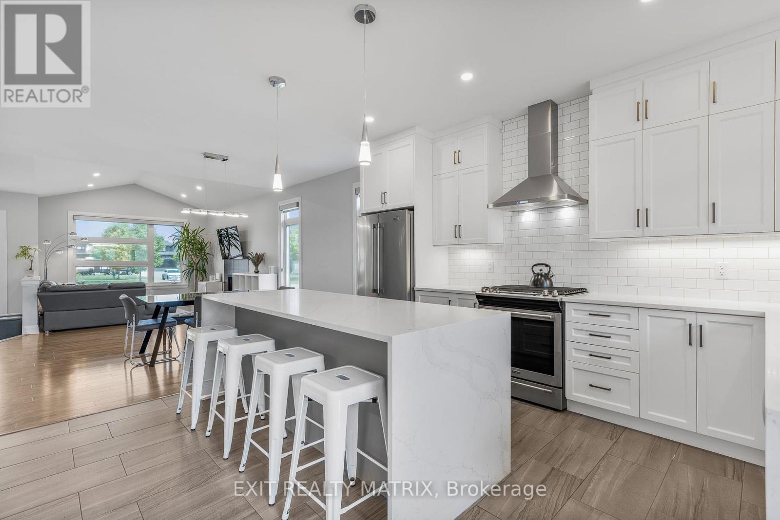 101 Lyon Street, Russell, Ontario  K0A 1W0 - Photo 14 - X12356863