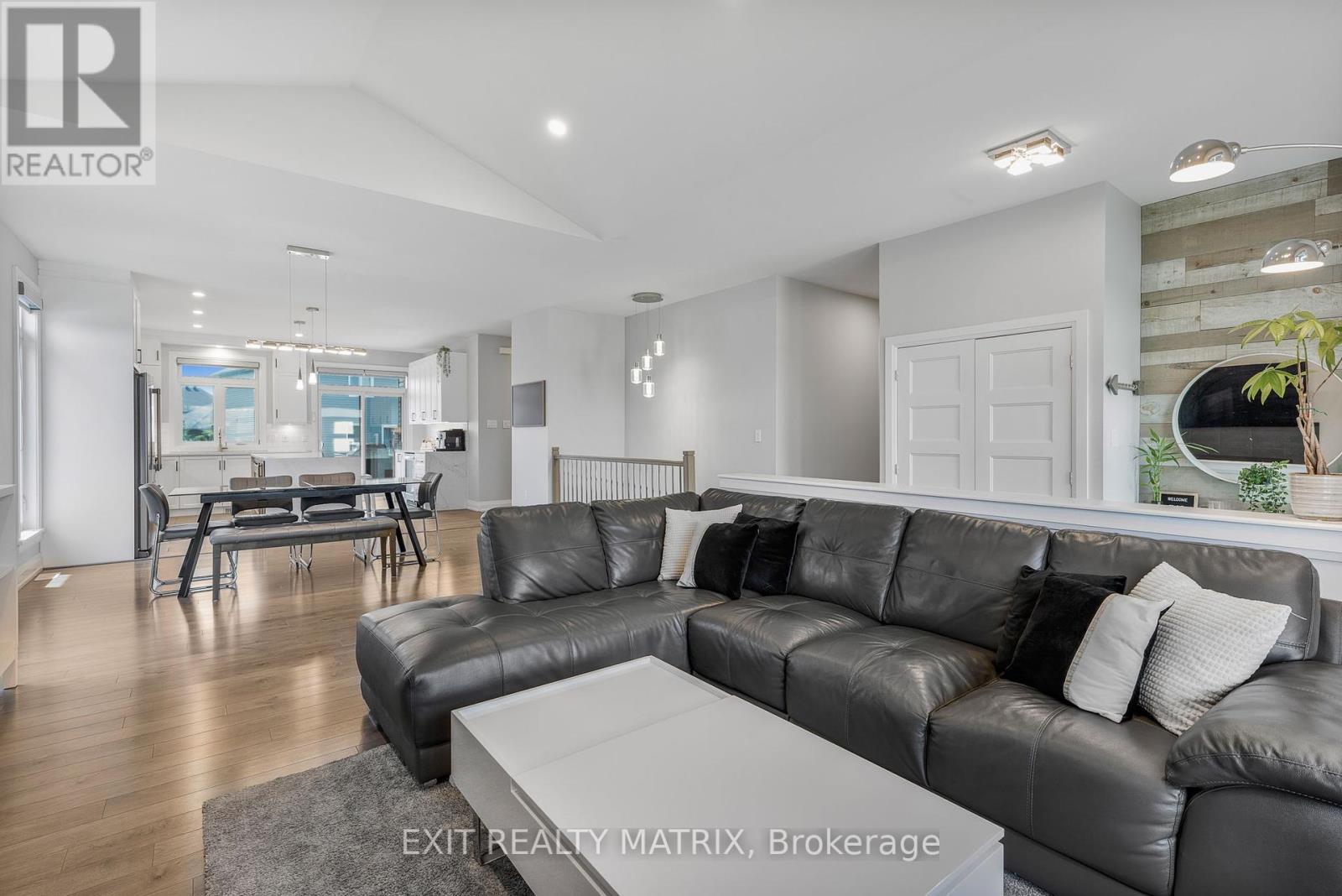 101 Lyon Street, Russell, Ontario  K0A 1W0 - Photo 6 - X12356863