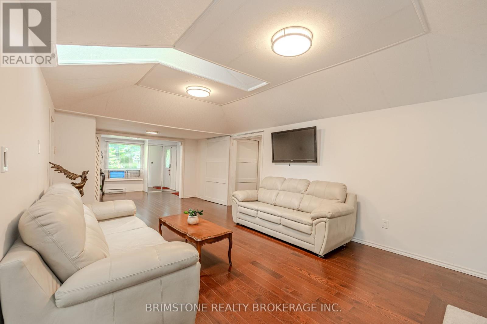 3923 Algonquin Avenue, Innisfil, Ontario  L9S 2M3 - Photo 7 - N12356705